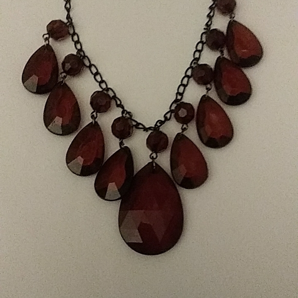 J24 New Burgundy Necklace and Earrings set - Picture 2 of 4